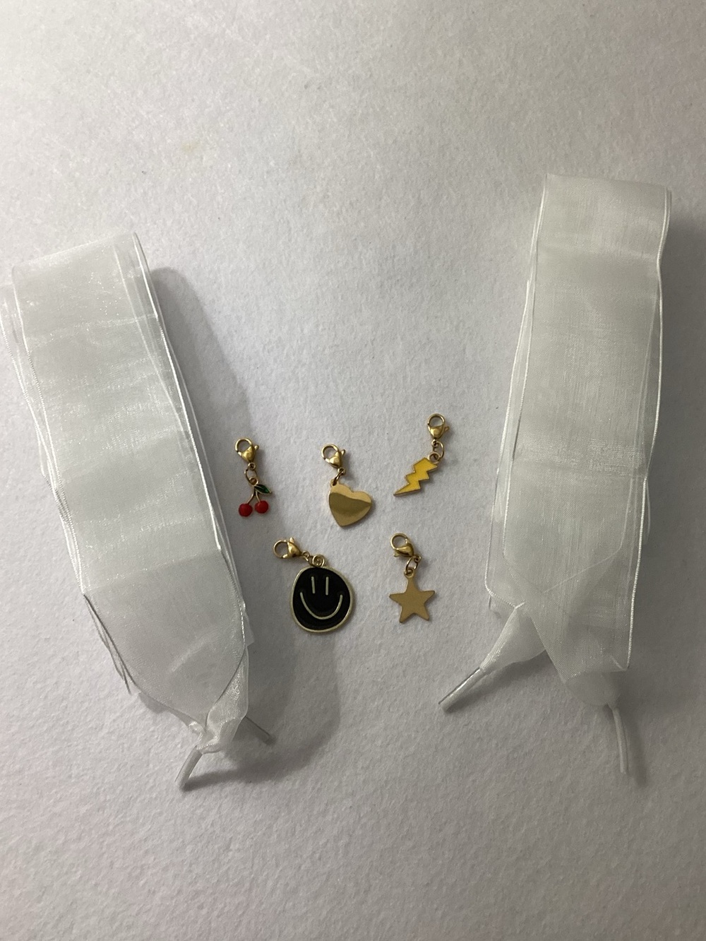 Steve Madden 5-pc. Shoe Charms with Dust Bag and Ribbon Shoe laces - Picture 2 of 10